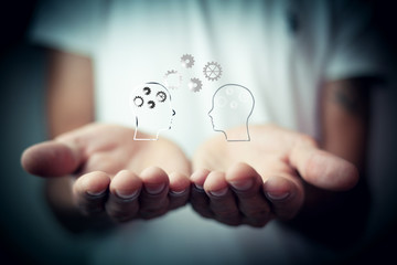 在赤道正上方的同步卫星距离地球中心的高度都相等吗？