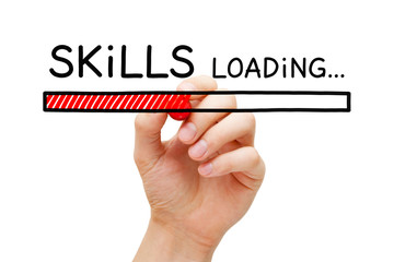 在赤道正上方的同步卫星距离地球中心的高度都相等吗？