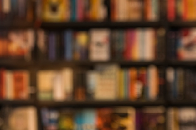 在赤道正上方的同步卫星距离地球中心的高度都相等吗？